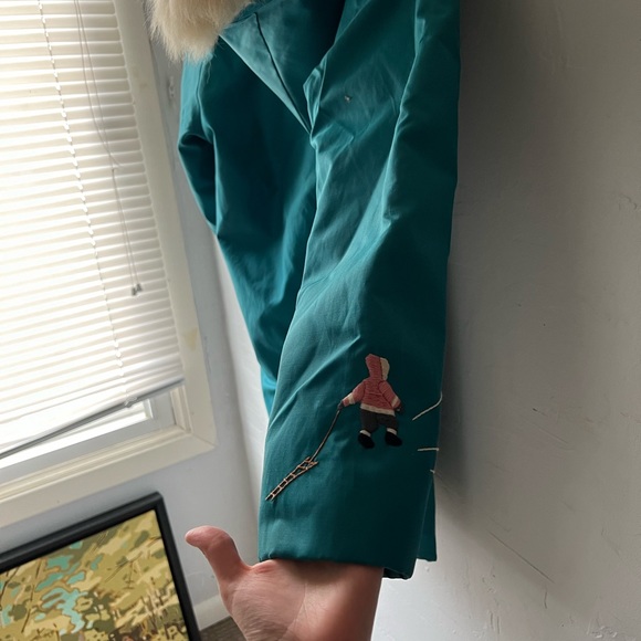 Authentic Inuit coat purchased in Toronto - Picture 6 of 8